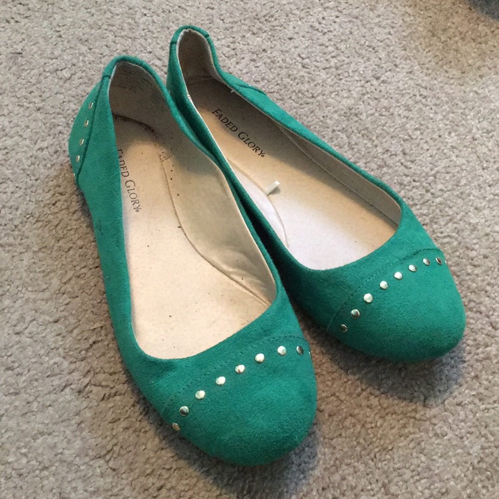 Gorgeous green flats